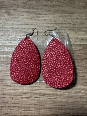 NWOT Source Unknown Red Textured Teardrop Earrings